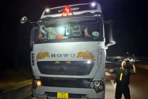 Vụ uống bia trong trạm dừng chân: 'Tài xế tấp xe vào lề, gác chân giả vờ ngủ'