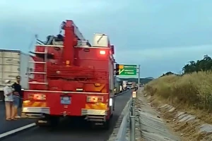 2 xe tải tông nhau trên cao tốc Phan Thiết-Dầu Giây