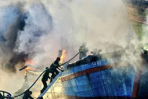 Đề nghị truy tố thợ hàn vụ cháy 11 tàu cá ở Bình Thuận