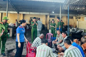 VKSND Bình Thuận kiểm sát bếp ăn 2 trại giam của Bộ Công an dịp Tết Ất Tỵ