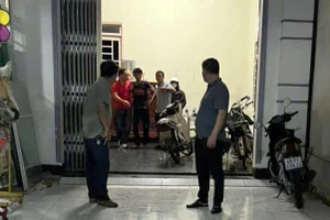 Kẻ dùng dao khống chế nữ chủ quán dương tính với ma túy đá