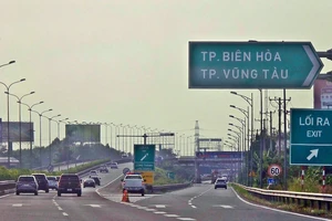 Giữ hay đổi biển báo trên các cao tốc khi thay đổi về địa danh, địa giới?