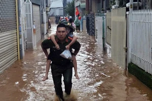 Báo cáo nhanh vụ sập taluy khiến 2 du khách uống cà phê tử vong ở Đà Lạt