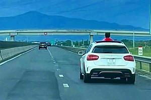 Xác định người để trẻ thò đầu qua cửa xe trên cao tốc Vĩnh Hảo-Phan Thiết