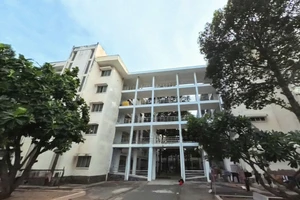 Người bịt mắt nhảy lầu từng được các bác sĩ cứu sống cách đây 1 tháng