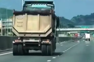 Tài xế 'rải đá' trên cao tốc Phan Thiết - Dầu Giây, bị mời làm việc