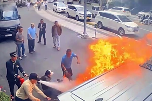 Điều tra vụ hỏa hoạn thiêu rụi 1 ôtô và 7 xe máy, thiệt hại 1,5 tỉ đồng