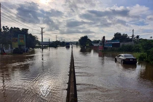 Lâm Đồng: Quốc lộ 28B thông xe, dải phân cách trên Quốc lộ 1 bị xô lệch