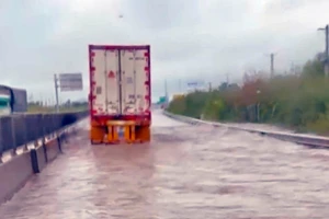 Cao tốc Vĩnh Hảo - Phan Thiết bị ngập nước, phương tiện di chuyển chậm