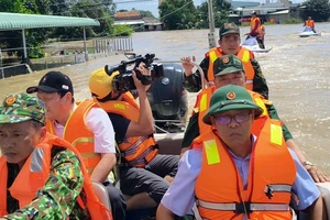 Từ rốn lũ đến nụ cười trẻ thơ: Tình người sưởi ấm giữa thiên tai