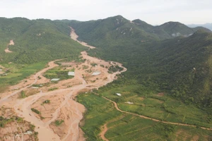 Khởi tố vụ án vỡ hồ chứa nước trên núi Tân Lai làm bé gái 13 tuổi tử vong