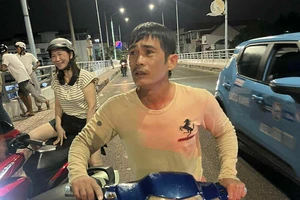 Tuyên dương người đàn ông lao xuống dòng nước xiết cứu người rồi lặng lẽ rời đi