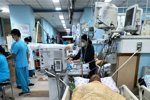 Một nạn nhân trong vụ lũ cuốn dưới chân núi Tân Lai đang hôn mê, nguy kịch