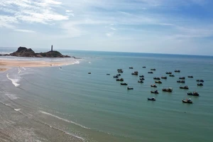 Lâm Đồng: Cấm biển, ứng phó bão số 15 với tinh thần 'đắt lo - ế mừng'