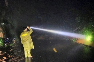 Không khí lạnh tăng cường, mưa lớn dọc Trung Bộ, Tây Nguyên