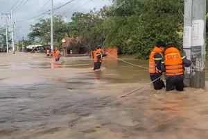 Lâm Đồng: Tìm thấy nạn nhân ngã xe máy bị lũ cuốn trôi sau 10 giờ mất tích