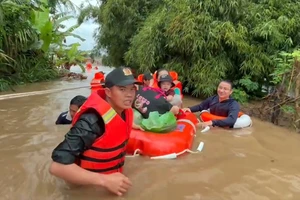 Người đàn ông được giải cứu, sau đó tự bơi về nhà thì tử vong