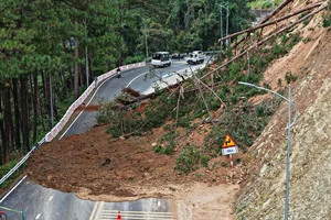 Tạm thời cho lưu thông chậm qua đèo Prenn, lưu ý tuân thủ biển báo hiệu