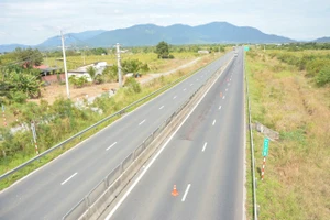 Phát hiện cánh tay người không nguyên vẹn trên cao tốc Vĩnh Hảo - Phan Thiết