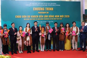 Lâm Đồng: Đón chào du khách từ linh vật 'rồng thanh long' siêu dễ thương