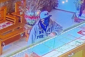 Truy tìm gắt gao kẻ cướp tiệm vàng tại Lâm Đồng ngay ngày đầu năm
