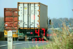 Xử phạt nhiều tài xế chạy với tốc độ 'rùa bò' trên cao tốc Phan Thiết - Dầu Giây