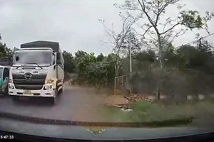 Cục trưởng Cục CSGT chỉ đạo xử lý xe tải vượt ẩu bị phản ánh qua đường dây nóng