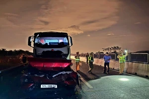 Điều tra vụ tai nạn liên hoàn giữa 4 ô tô trên cao tốc Vĩnh Hảo - Phan Thiết