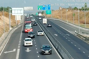 Xe khách chở vượt 17 người trên cao tốc, bị CSGT phạt 127,5 triệu đồng