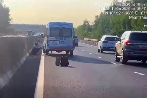 Xe gặp sự cố trên cao tốc: Đặt cảnh báo thế nào để không bị phạt?