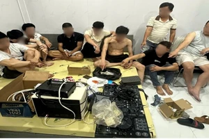 Phát hiện 9 thanh niên thác loạn trong 'vũ trường mini' núp bóng tiệm cầm đồ