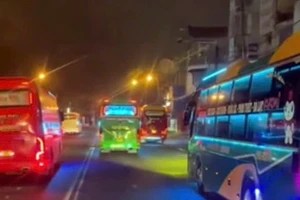 Xử phạt 2 lái xe vượt ẩu tại nơi cấm vượt do người dân quay clip phản ánh