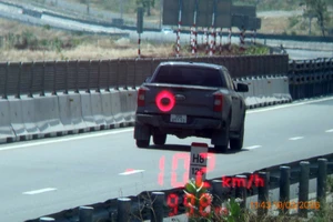 CSGT mật phục, phủ kín camera giám sát để xử lý vi phạm tốc độ trên cao tốc