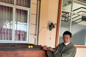 Trụ sở bỏ hoang sau sáp nhập, trộm cắp lộng hành