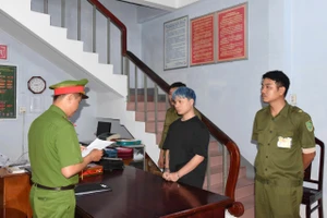 Nam thanh niên lừa đổi ngoại tệ lấy tiền 'nướng' vào sòng bạc