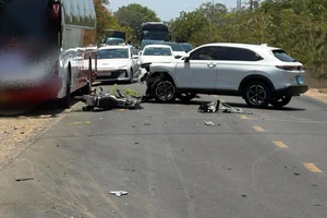 Va chạm mạnh giữa ô tô và xe máy khiến 2 người thương vong