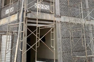 Công an điều tra vụ 3 công nhân rơi khỏi giàn giáo tầng 3 tại công trình trường học