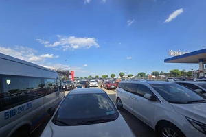 Cục CSGT khuyến cáo: Đổ đầy xăng khi đi trên cao tốc TP.HCM - Khánh Hòa