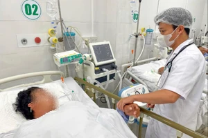 Gần 24 giờ giành giật sự sống cho hai anh em ruột hôn mê dưới hầm cá