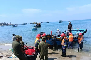 Tàu chở dầu nổ lớn rồi bốc cháy khiến 2 người bỏng nặng, 1 người mất tích