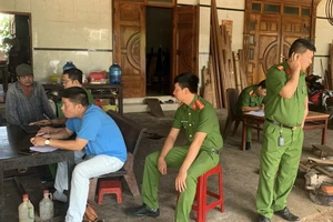 Điều tra vụ người đàn ông tử vong có dao cắm trên cơ thể 