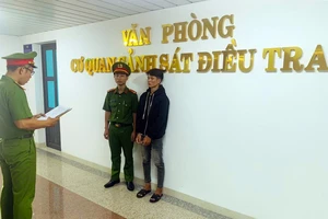 Bắt tạm giam kẻ xâm hại bé gái 14 tuổi quen qua mạng xã hội