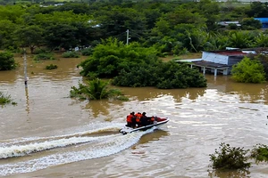 Khen thưởng nhóm 'chiến binh jetski' cứu hàng trăm người trong lũ dữ
