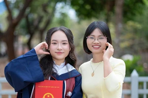 Khen thưởng nữ sinh được đại học top đầu của Mỹ trao học bổng gần 11 tỉ đồng