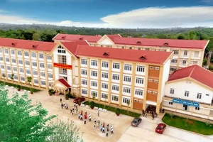 Công an yêu cầu cung cấp tài liệu vụ trường giữ học bổng của 21 học sinh nghèo