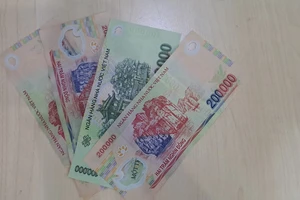 Đổi tiền rách ở đâu, có bị mất phí đổi hay không?