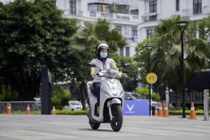 Chạy xe máy điện loại nào cần có bằng lái?