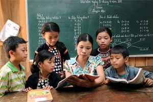 Phóng sự ảnh: Cái chữ với những em nhỏ dân tộc Sila