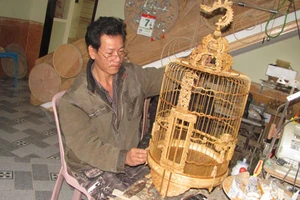 Tài hoa trong nghề làm lồng chim