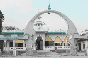 Về Châu Giang, tham quan thánh đường Mubarak